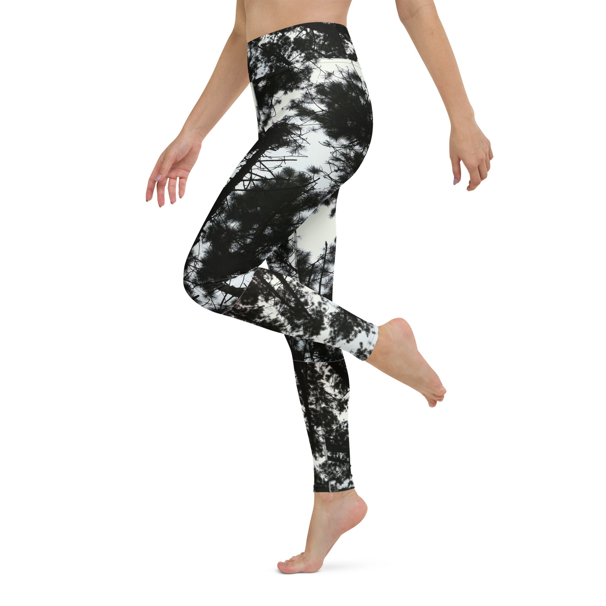 all-over-print-yoga-leggings-black-white-alpine-air-gym-leggings-workout-streetwear-wickedyo7